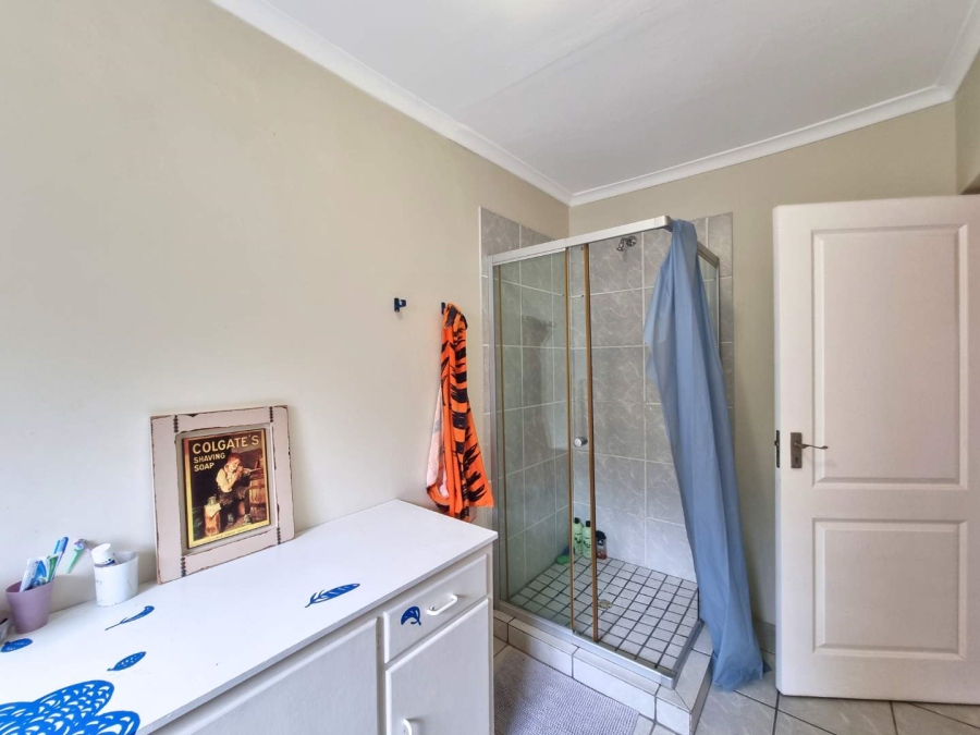 5 Bedroom Property for Sale in Chanteclair Western Cape